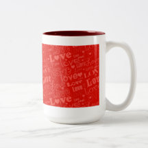 Os namorados "amam" a caneca de café no vermelho