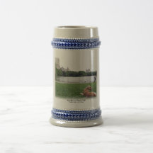 Ouro na caneca de cerveja do quadro do mosaico do 