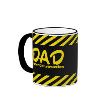 Pai sob a construção caneca