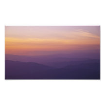 Panorama violeta montanhoso do céu impressão fotográfica
