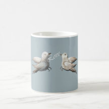 Pássaros do amor elegantes e canecas bonitos