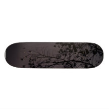 Pássaros em uma árvore skateboard