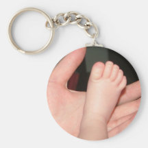 pé recém-nascido do bebê chaveiros