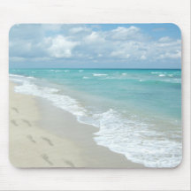 Pegadas no Sandy Beach branco, azul cénico do Aqua Mouse Pads