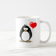 Pinguim com um balão do coração canecas