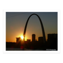 Por do sol do arco de St Louis Cartoes Postais