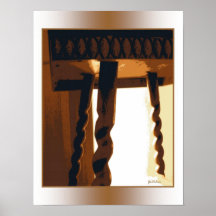 Poster - mesa de madeira cinzelada com pés enrolad