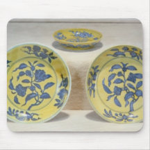 Pratos à terra amarelos pintados no underglaze mousepad