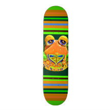 Presentes listrados verdes alaranjados da novidade skate