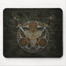 Protetor e espadas celtas mousepad