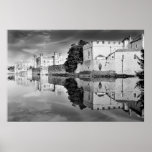 Reflexões de um castelo majestoso B&W Impressão