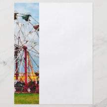 Roda de Ferris contra o céu azul Panfletos Personalizados