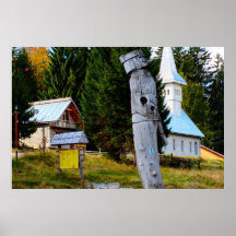 Romania, escultura de madeira em uma aldeia da mon poster