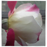 Rosa do branco e do rosa guardanapo de pano