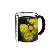 Rosas na caneca de café