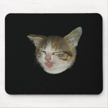 Rosto divertindo de gatinho gracioso que careta mousepads
