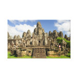 Ruínas do templo de Bayon em Cambodia Impressão De Canvas Envolvida