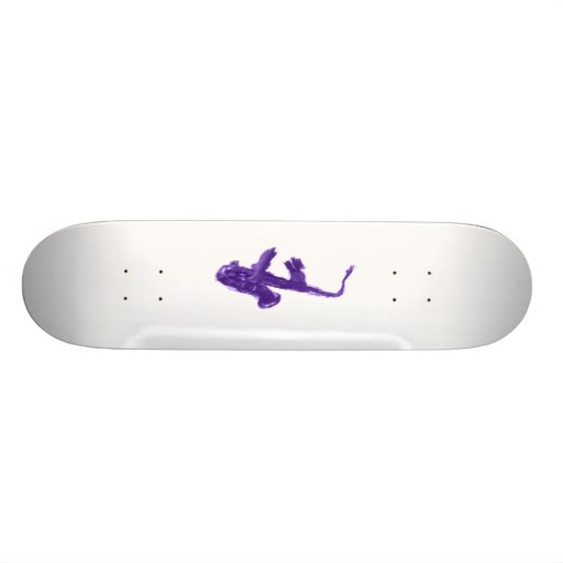 Saxofone jogado por um design roxo de duas mãos skate