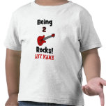 Sendo 2 rochas!  com guitarra t-shirt