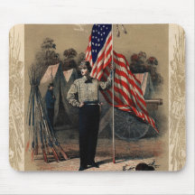 Soldado americano do vintage e bandeira dos E.U. Mouse Pads