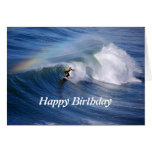 Surfista do feliz aniversario com arco-íris cartão