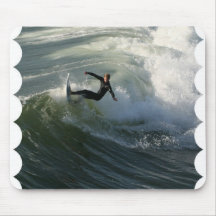 Surfista em um tapete do rato do roupa de mergulho mousepad