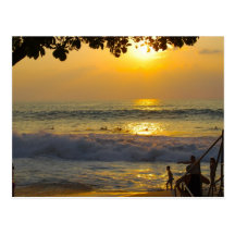 Surfistas do por do sol em Havaí Cartoes Postais