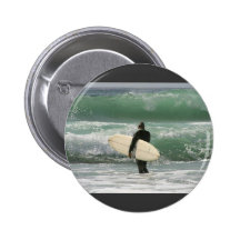 Surfistas que surfam o esporte botons