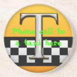 Telefonema do táxi a uma porta copos aqui