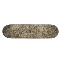 Terra de rachamento com o skate do logotipo de GTM