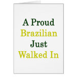 Um brasileiro orgulhoso apenas andou dentro cartões