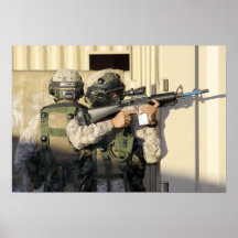 Um escuteiro da infantaria aponta sua arma pôsteres