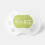 Um modelo irlandês Pacifi da xadrez do bocado pequ pacifiers