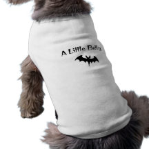 Um pouco extravagantemente camiseta para cães
