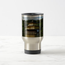 Um tiro clássico do pavilhão dourado caneca