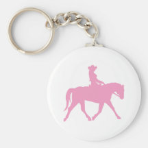 Vaqueira que monta seu cavalo (rosa) chaveiro