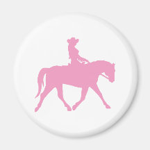 Vaqueira que monta seu cavalo (rosa) imã de geladeira