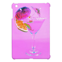 vidro de cocktail com os guarda-chuvas do papel do