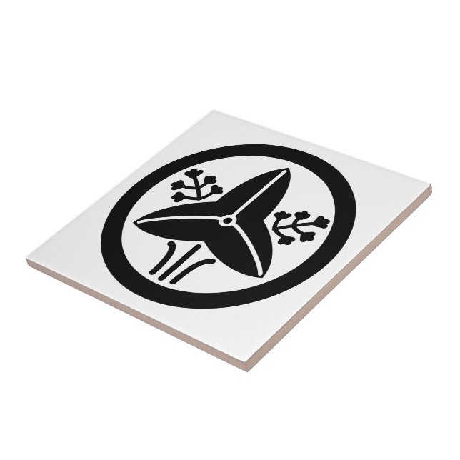 家紋「丸に立ち沢瀉」 (Lateral)