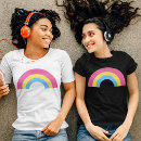 Pesquisar por bandeira do arco íris camisetas For her
