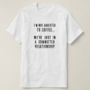 Pesquisar por viciado do café camisetas tipografia
