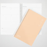 2024 Peach Semana e Mês Pequeno Planejador Persona<br><div class="desc">Apresentando o Peach 2024 Personalizado Mês e Semana Planner, um sofisticado e na moda, projetado para trazer um toque de elegância à sua rotina organizacional. Esse planejador combina perfeitamente a funcionalidade com apelo estético, fazer a cada dia um prazer de planejar e conquistar. O cobrir de pêssego define o tom...</div>