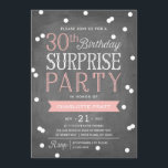 30o Aniversário do convite de festas | da surpresa<br><div class="desc">Este aniversário de 30 anos do chique e do na moda surpreende características do convite de festas um tema elegante dos confetes com tipografia moderna; no quadro. Para um convite ainda mais memorável selecione uma forma cortada, um papel textured ou um papel grosso dobro. Por um ano personalizado do aniversário,...</div>