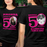 50º Aniversário, texto cor-de-rosa duplo<br><div class="desc">Feliz 50º aniversário, cor-de-rosa, nome e duas fotos, t-shirt. Uma divertida camiseta personalizada de 50° lado em um design de texto rosa-quente ousado. Personalize esta camisa de aniversário com uma fotografia da aniversariante no meio do número 0, tanto na frente como no verso. Excelente por adicionar diversão a uma marco...</div>