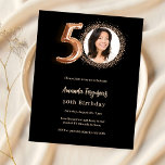 50º Convite à fotografia em rosa de ouro preto de<br><div class="desc">Um convite para fotos moderno e na moda para uma festa de aniversário 50ª. Um fundo preto,  texto rosa dourado. Personalize e adicione os detalhes da sua festa. 1 folha = 1 convite impresso de borda a borda.</div>