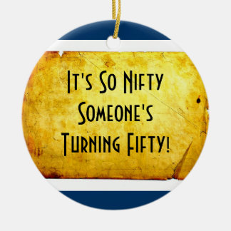 50th Aniversário astucioso no ornamento cinqüênta