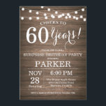 60. º Aniversário da Madeira de Convite à Apresent<br><div class="desc">Rustic Surprise 60º aniversário Invitation Wood Background com luzes de cordas. 13 15 16º 18º 20 21 rua 30 40º 50º 80 de 60º 70 de 100º, qualquer idade. Aniversário Adulto. Mulher ou Festa de aniversário masculina. Para mais personalização, clique no botão "Personalizar" e use a ferramenta design para modificar...</div>