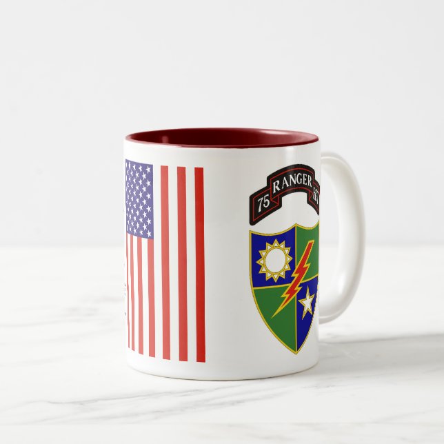 75th Caneca do Dois-Tom do regimento de guarda (Frente Esquerda)