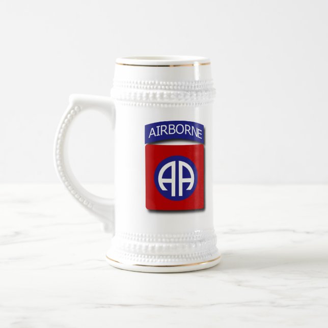 82nd CANECA DE CERVEJA TRANSPORTADA POR VIA AÉREA (Esquerda)