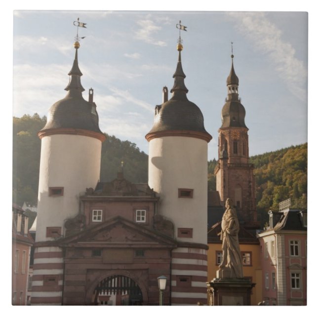 A Alte Brucke no Centro Histórico, Heidelberg, Ale (Frente)